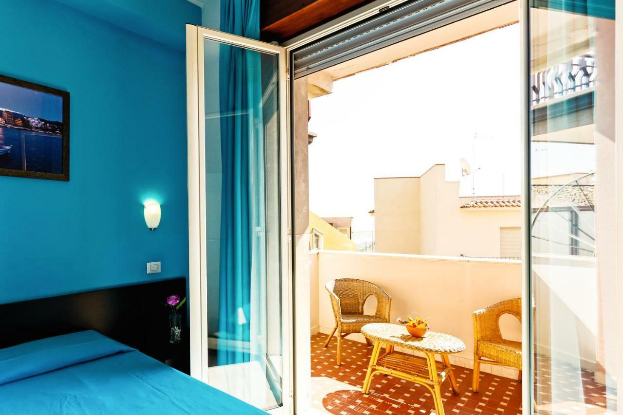 Seaview Terrace Sunny Apartment Giardini Naxos Luaran gambar